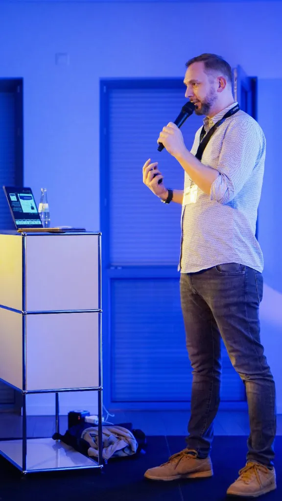 Florian Elbers spricht auf dem SEO-Meetup bei Sistrix